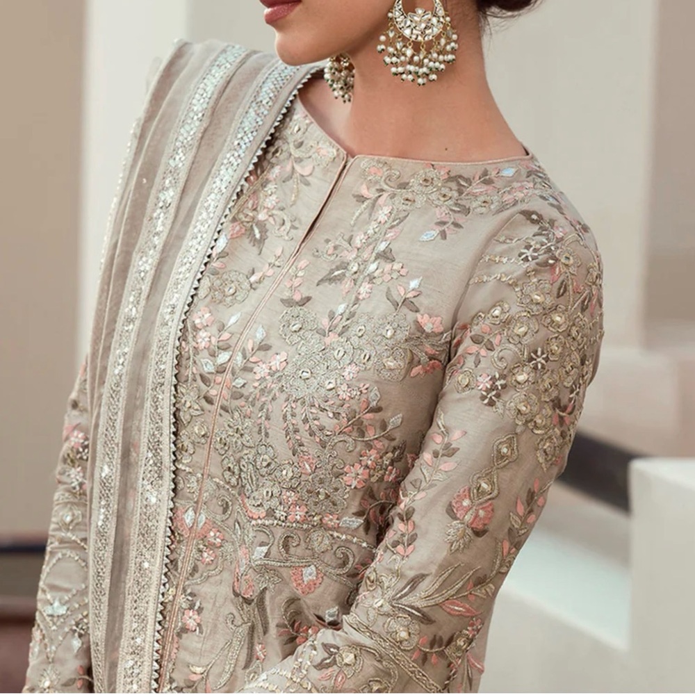 Elegant Embroidered Beige gold Dress Faiza Saqlain - Picture 6 of 12